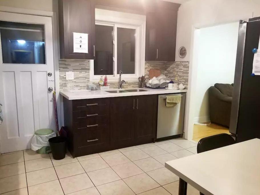 Private Rooms 5 Min Finch West Subway - York University Toronto Exterior photo